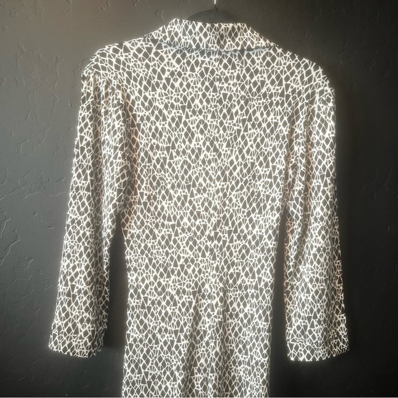 Laundry by design Los Angeles Elegant Black and White Wrap Dress 4 - Picture 9 of 14